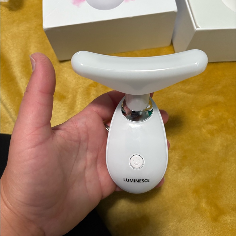 Luminesce Glow 7-in-1 LED Facial Sculptor